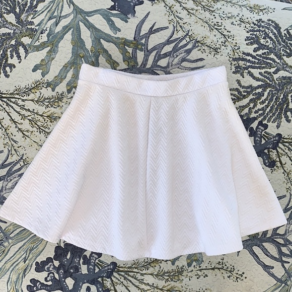 Rue21 Mini Skirt, NWT, Size Large, White - Picture 6 of 7
